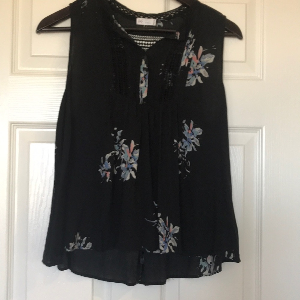 GF Collection Black blouse floral pattern